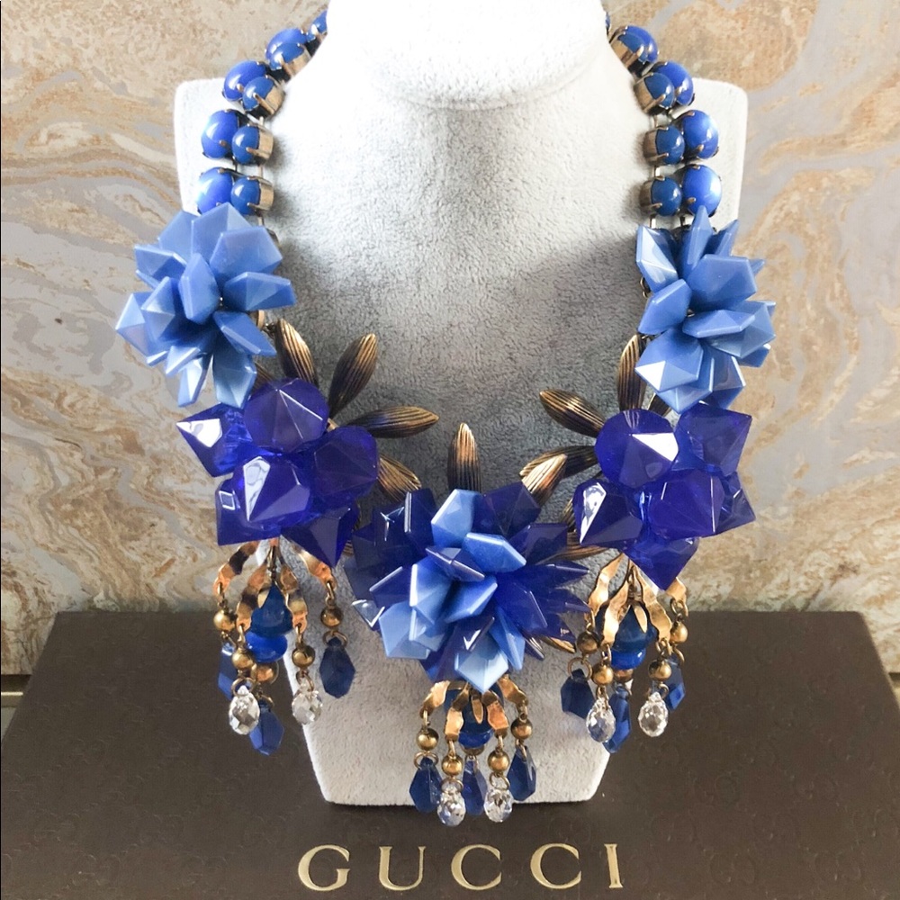 Gucci Crystal Resin Strass Flower Motif Necklace - Picture 2 of 8